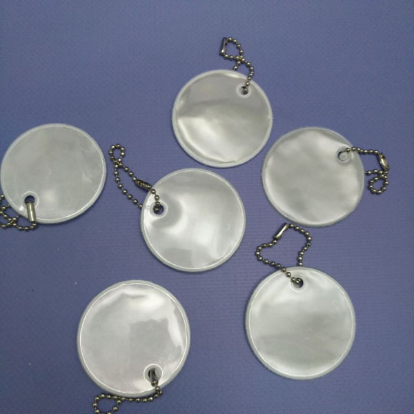 Светоотражающий элемент - брелок, двусторонний на цепочке, 4.9 × 4.9 см. / ФЛИКЕР. Производство под заказ